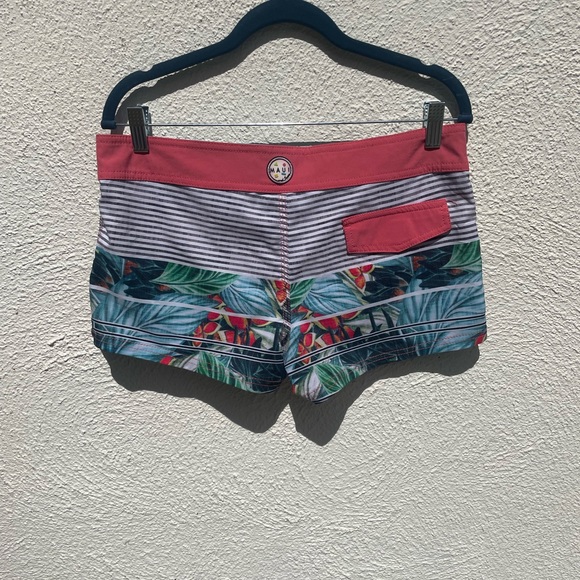 Maui and Sons Board Shorts - Picture 7 of 8